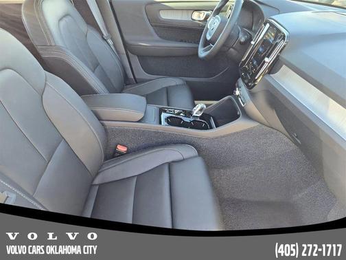 2025 Volvo XC40 B5 Plus Dark Theme