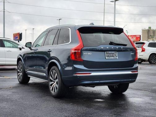 2025 Volvo XC90 B5 Core
