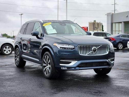 2025 Volvo XC90 B5 Core