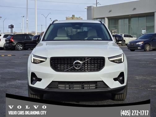 Crystal White 2026 Volvo XC40 B5 Plus