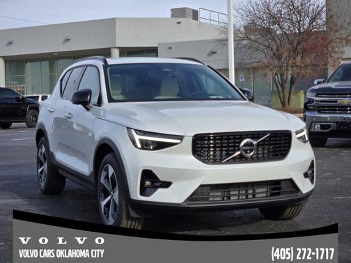 Crystal White 2026 Volvo XC40 B5 Plus