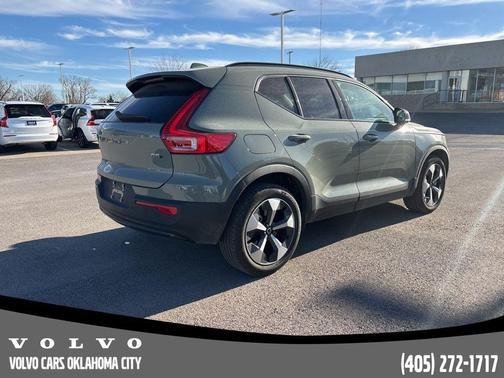2025 Volvo XC40 B5 Plus Dark Theme