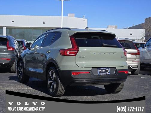 2025 Volvo XC40 B5 Plus Dark Theme