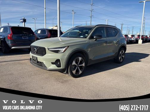 2025 Volvo XC40 B5 Plus Dark Theme
