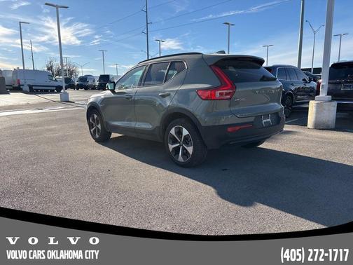 2025 Volvo XC40 B5 Plus Dark Theme