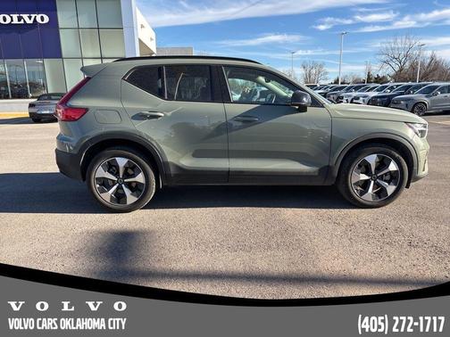 2025 Volvo XC40 B5 Plus Dark Theme
