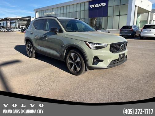2025 Volvo XC40 B5 Plus Dark Theme