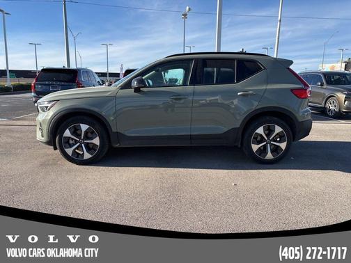 2025 Volvo XC40 B5 Plus Dark Theme