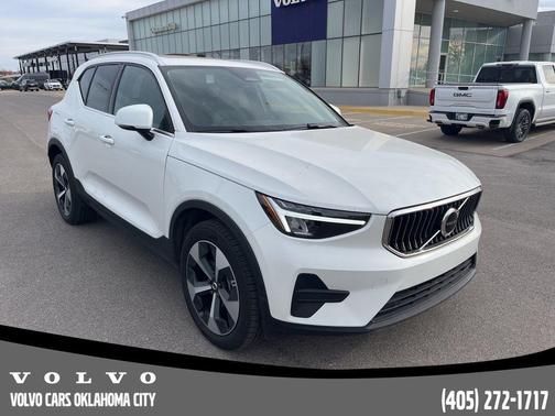 2025 Volvo XC40 B5 Core Bright Theme