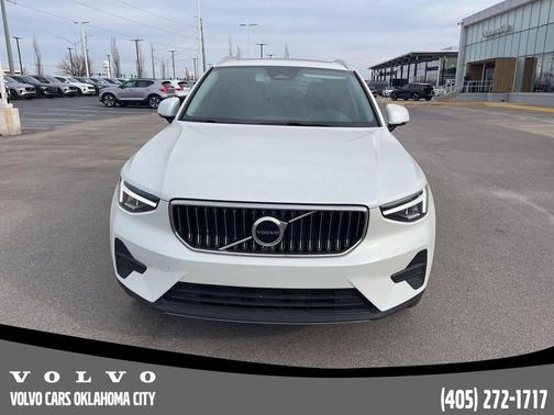 2025 Volvo XC40 B5 Core Bright Theme