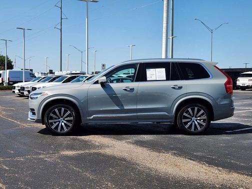 2025 Volvo XC90 B5 Core