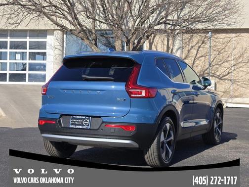 2025 Volvo XC40 B5 Plus Bright Theme