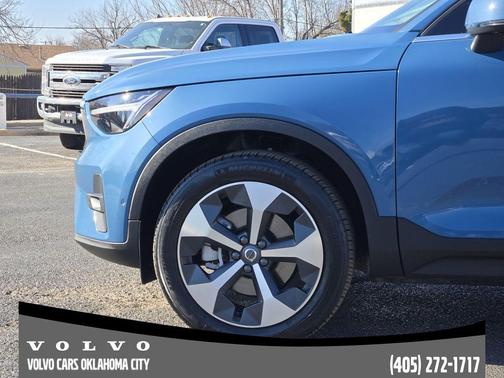 2025 Volvo XC40 B5 Plus Bright Theme