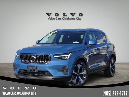 2025 Volvo XC40 B5 Plus Bright Theme