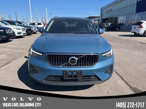 2025 Volvo XC40 B5 Plus Bright Theme