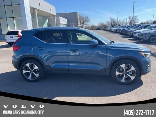 2025 Volvo XC40 B5 Plus Bright Theme
