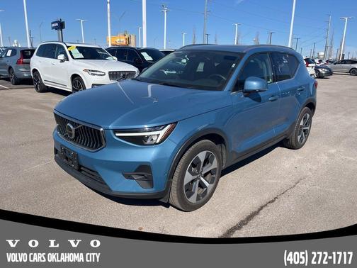 2025 Volvo XC40 B5 Plus Bright Theme
