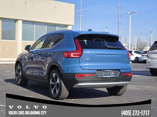 2025 Volvo XC40 B5 Plus Bright Theme