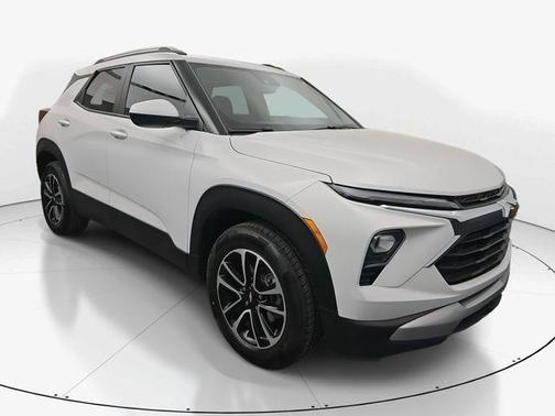 Summit White 2025 Chevrolet Trailblazer LT