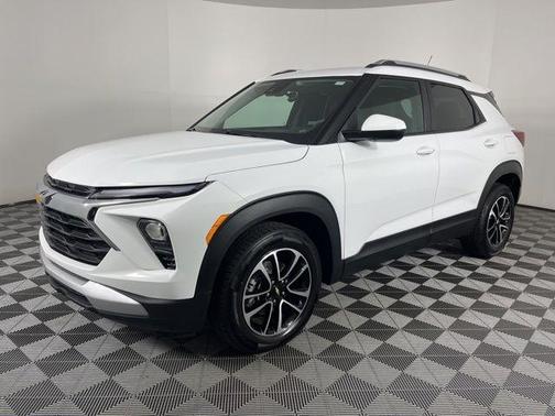 Summit White 2025 Chevrolet Trailblazer LT