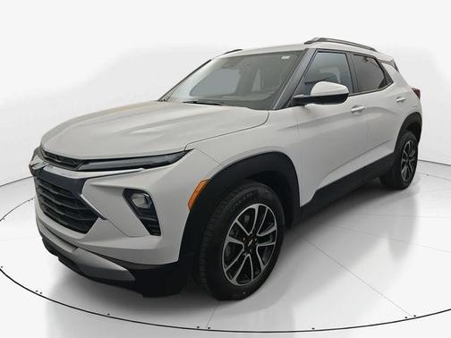 Summit White 2025 Chevrolet Trailblazer LT
