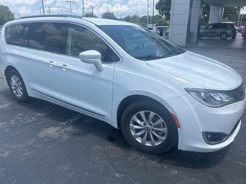 2019 Chrysler Pacifica Touring-L