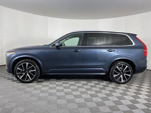 2020 Volvo XC90 T6 Momentum 7 Passenger