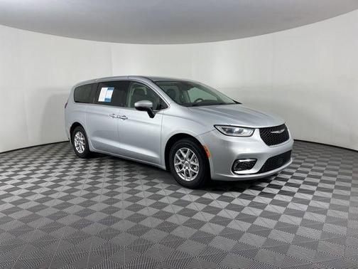 2023 Chrysler Pacifica Touring-L