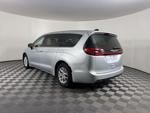 2023 Chrysler Pacifica Touring-L