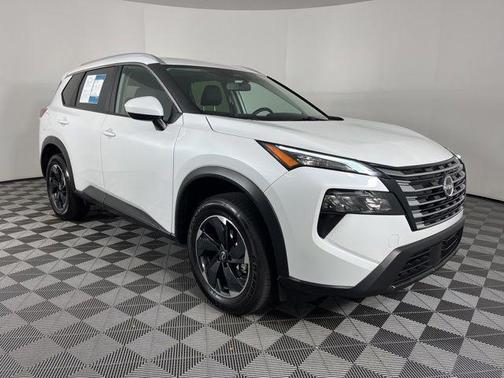 Everest White P 2025 Nissan Rogue SV