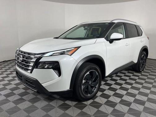 Everest White P 2025 Nissan Rogue SV
