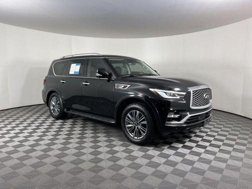 2022 INFINITI QX80 Luxe