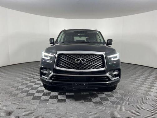 2022 INFINITI QX80 Luxe