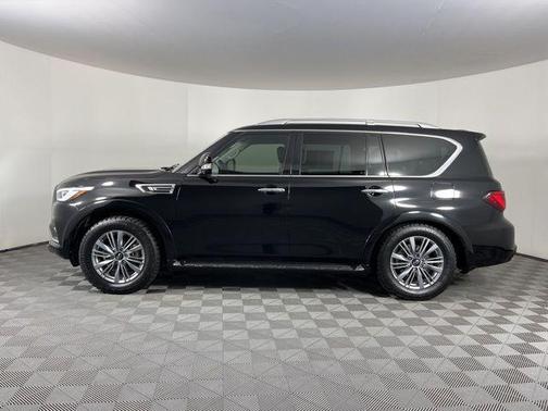 2022 INFINITI QX80 Luxe
