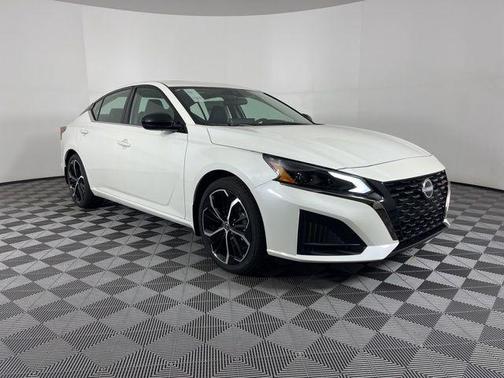 2025 Nissan Altima SR