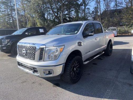 2017 Nissan Titan SV
