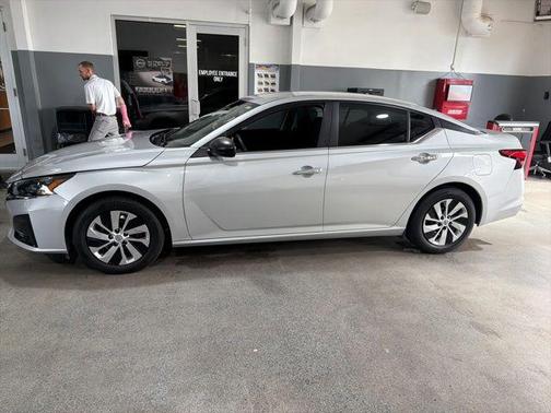 Brilliant Silver Metallic 2024 Nissan Altima 2.5 S