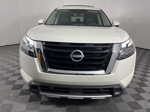 White 2023 Nissan Pathfinder SL