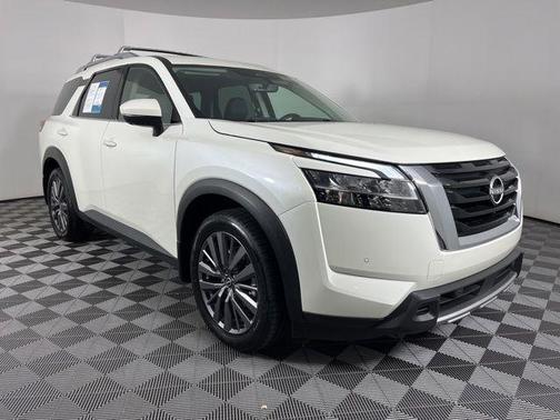 White 2023 Nissan Pathfinder SL