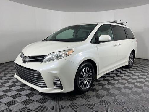 2019 Toyota Sienna XLE