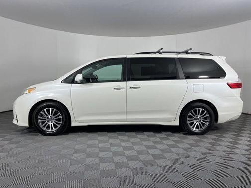2019 Toyota Sienna XLE
