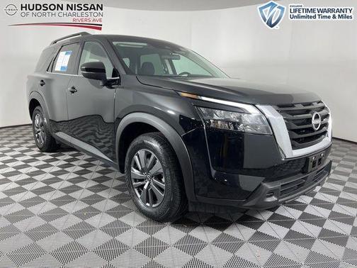 2024 Nissan Pathfinder SV
