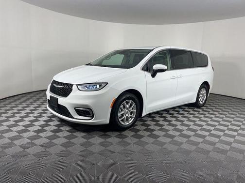 2023 Chrysler Pacifica Touring-L
