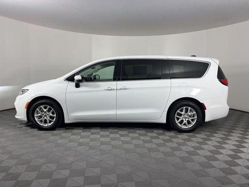 2023 Chrysler Pacifica Touring-L