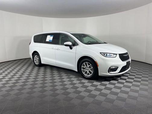 2023 Chrysler Pacifica Touring-L