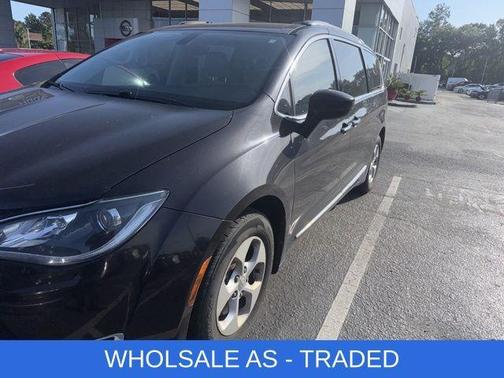 2017 Chrysler Pacifica Touring-L Plus