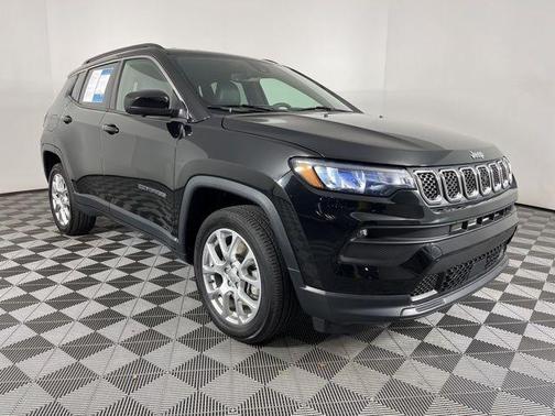Diamond Black 2023 Jeep Compass Latitude Lux