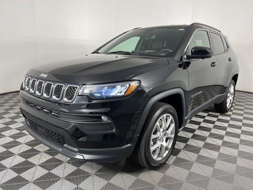 Diamond Black 2023 Jeep Compass Latitude Lux