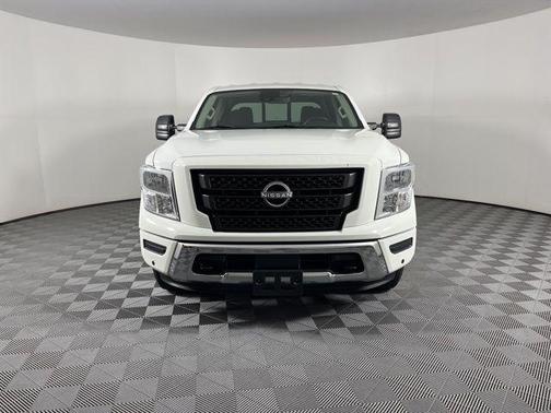 2023 Nissan Titan SV