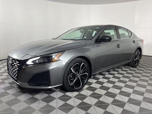 Gun Metallic 2023 Nissan Altima 2.5 SR